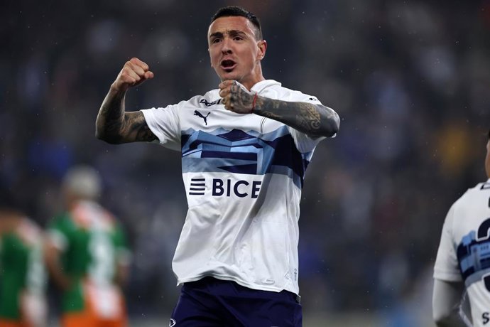 Futbol, Universidad Catolica vs Cobresal. Fecha 22, Liga de Primera 2025. El jugador de Universidad Catolica Tomas Asta Buruaga, es fotografiado con Cobresal durante un partido de la Liga de Primera realizado en el estadio Claro Arena de Santiago,