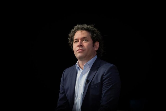 Archivo - El director venezolano, Gustavo Dudamel, durante la presentación del filme inmersivo ‘Symphony’ en CosmoCaixa, Barcelona, Catalunya (España), a 15 de septiembre de 2020