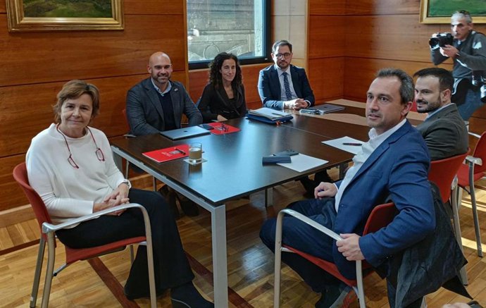 Reunión mantenida entre la alcaldesa gijonesa, Carmen Moriyón, y el consejero de Ordenación de Territorio, Urbanismo, Vivienda y Derechos Ciudadanos del Principado, Ovidio Zapico, en el Consistorio gijonés.
