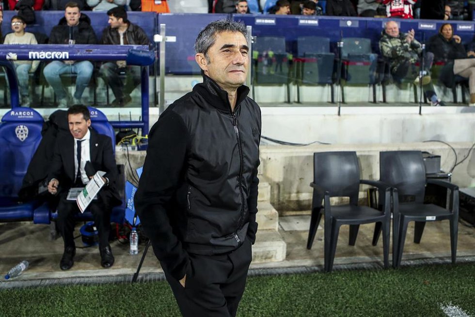 El entrenador del Athletic Club, Erenesto Valverde, durante un partido de LaLiga EA Sports.