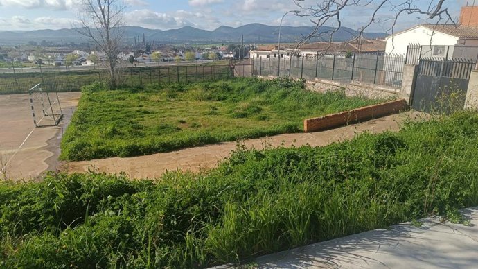 Espacio del IES Alto Guadiato de Peñarroya-Pueblonuevo donde se construirá el nuevo edificio que albergará los talleres para FP.