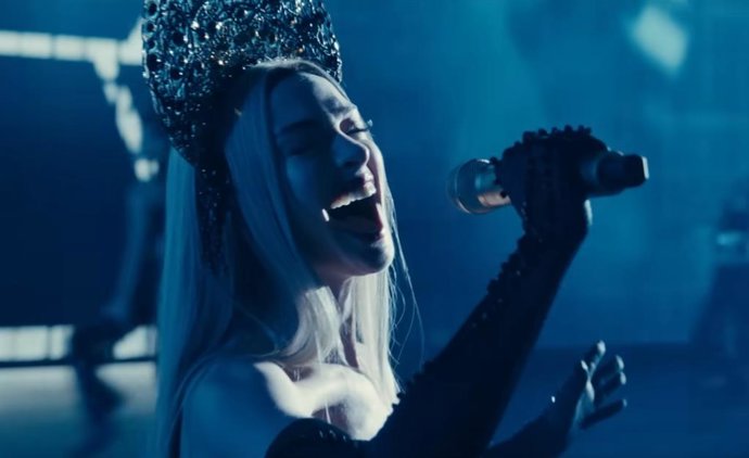 Anne Hathaway, una diva pop atormentada en el tráiler de Mother Mary, el terrorífico musical de A24