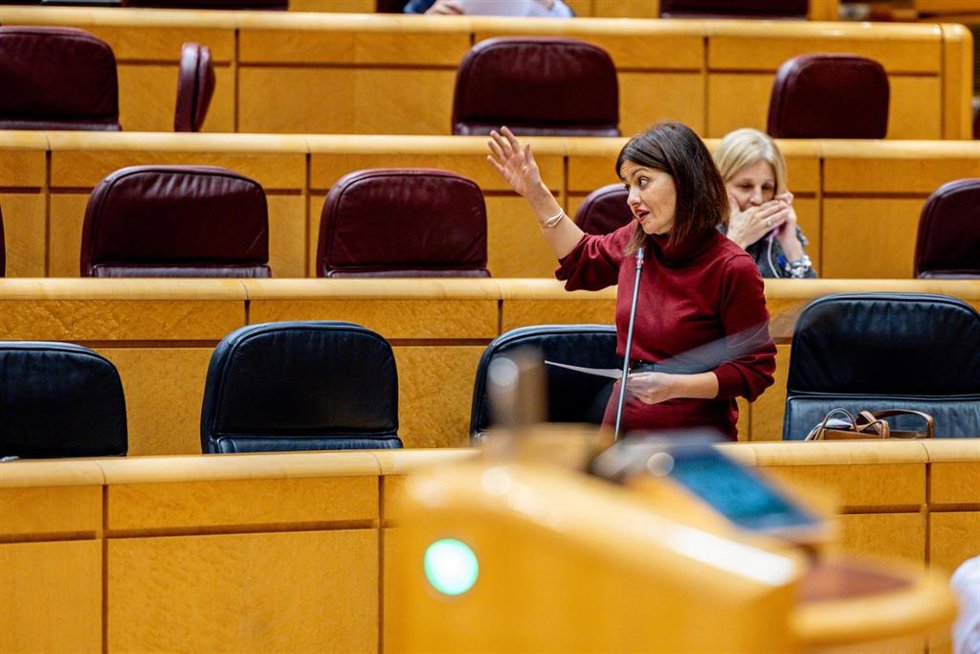 La ministra de Juventud e Infancia, Sira Rego, interviene durante una sesión plenaria en el Senado, a 2 de diciembre de 2025, en Madrid (España).