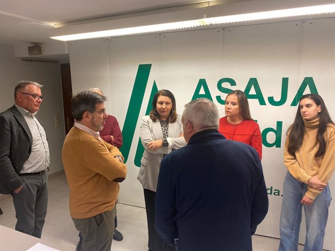 Archivo - La coordinadora de Agricultura del PP y eurodiputada, Carmen Crespo, durante su visita a Lleida por la crisis de la peste porcina africana