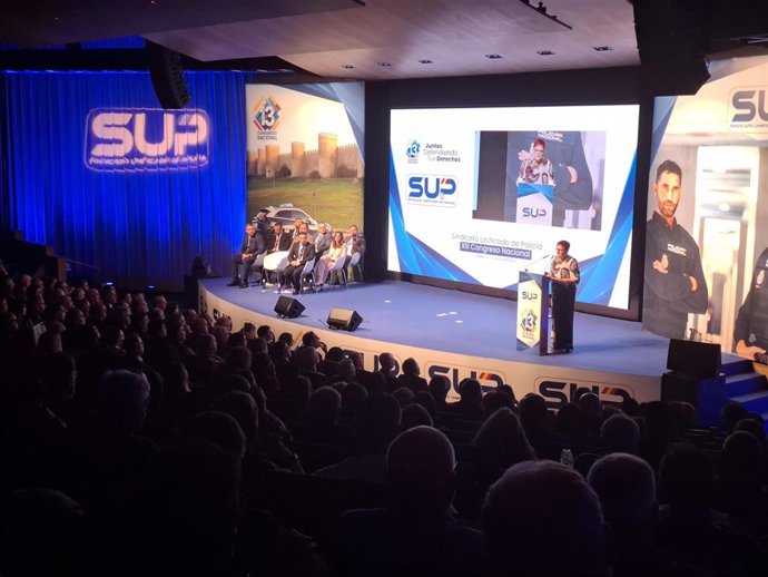 La secretaria general del SUP, Mónica Gracia, durante su intervención en la apertura del XIII Congreso del sindicato policial