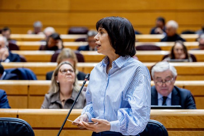 A Ministra da Ciência e Inovação, Diana Morant, fala durante uma sessão plenária no Senado, em 2 de dezembro de 2025, em Madri (Espanha). Em uma nova sessão de controle do governo, o Senado também foi marcado pela aprovação de um novo projeto de lei para 