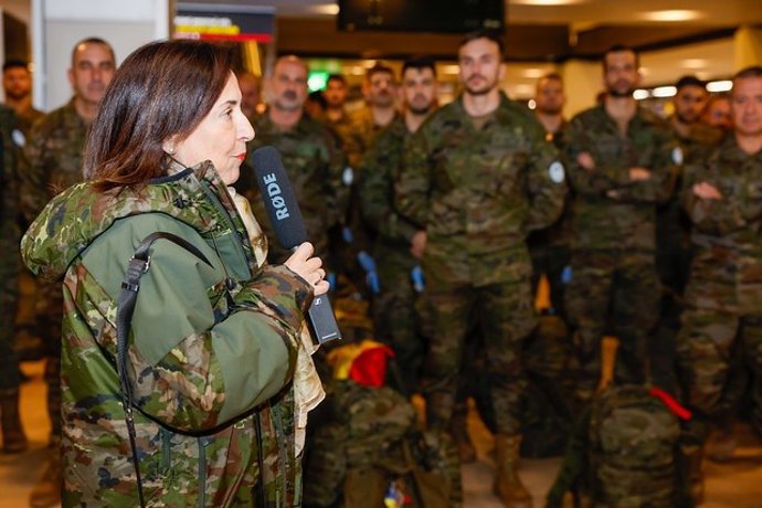 La ministra de Defensa, Margarita Robles, despide al personal de la Brigada Guadarrama XII, que releva al contingente desplegado en Líbano, en la misión UNIFIL de la ONU. Aeropuerto ‘Adolfo Suárez Madrid-Barajas’.