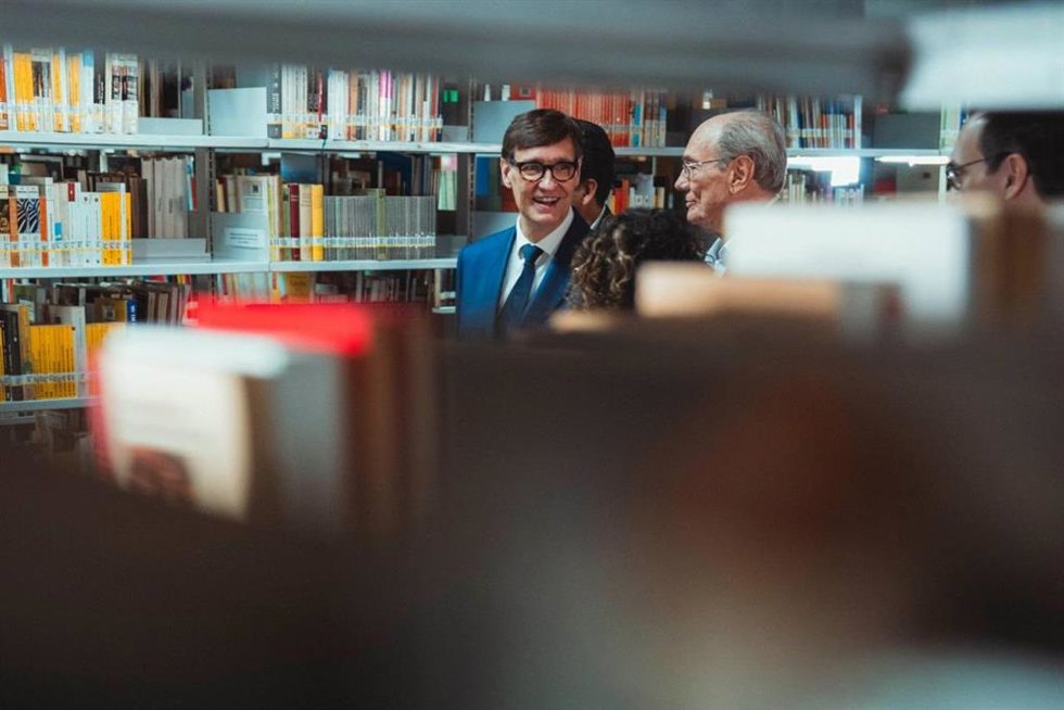 El presidente de la Generalitat, Salvador Illa, visita la Biblioteca Josep Maria Muri i Romaní en México