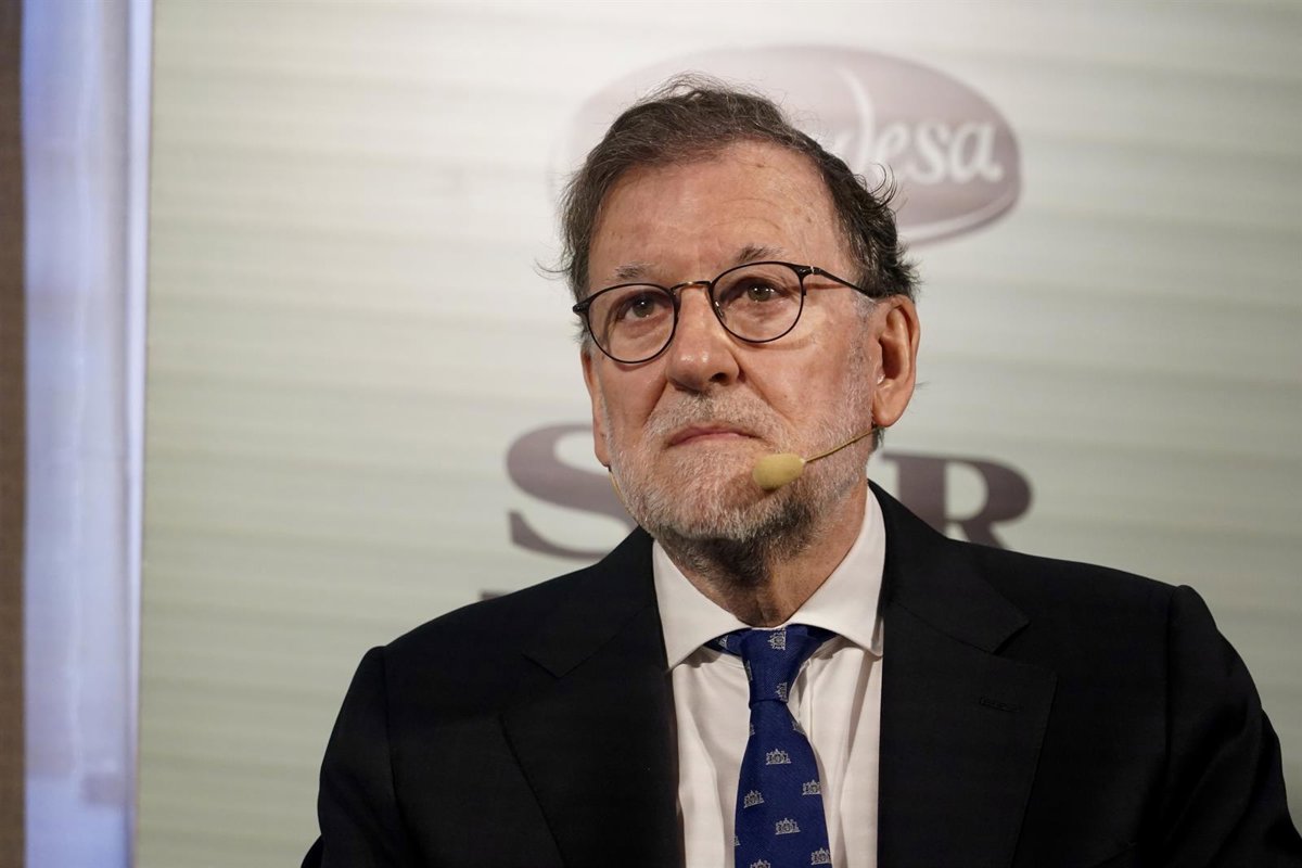 Rajoy reprocha a Vox el  torpedeo constante  al PP y no ve  sentido  a una moción de censura sin los votos garantizados