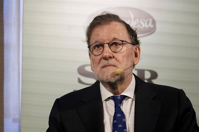 El expresidente del Gobierno Mariano Rajoy presenta su nuevo libro 'El arte de gobernar', en una charla organizada por Diario SUR en Málaga. A 2 de diciembre de 2025, en Málaga (Andalucía, España). El nuevo libro de Rajoy, ‘El arte de gobernar’,  recoge u