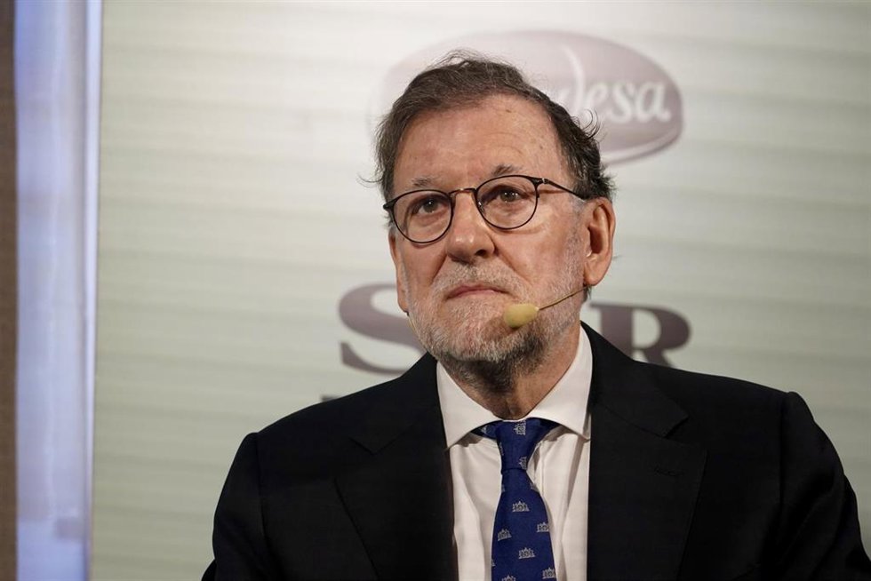 El expresidente del Gobierno Mariano Rajoy presenta su nuevo libro 'El arte de gobernar', en una charla organizada por Diario SUR en Málaga. A 2 de diciembre de 2025, en Málaga (Andalucía, España). El nuevo libro de Rajoy, El arte de gobernar,  recoge