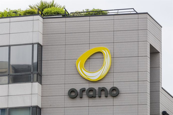 Archivo - May 15, 2025, Chatillon, France, France: Chatillon, France May 15, 2025 - The logo of French uranium mining company Orano is displayed on the facade of the company's headquarters. Orano has announced its 2024 results, with higher sales and profi