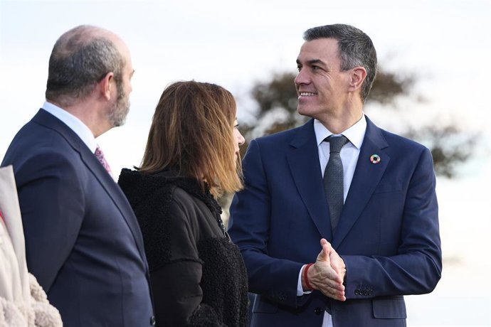 Archivo - (I-D) El presidente del Senado, Pedro Rollán, la presidenta del Congreso, Francina Armengol, y el presidente del Gobierno, Pedro Sánchez,, a 13 de diciembre de 2024, en Santander, Cantabria (España). 