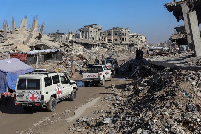 Imagem de arquivo de veículos da Cruz Vermelha na Faixa de Gaza.