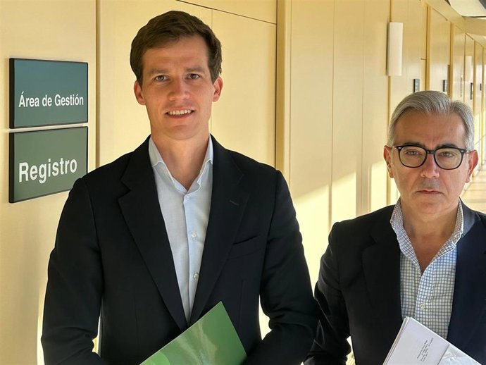 Los diputados de Vox, Ángel Alda y Hector Alacid