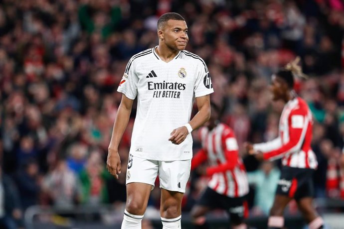Archivo - El jugador francés del Real Madrid Kylian Mbappé en San Mamés.