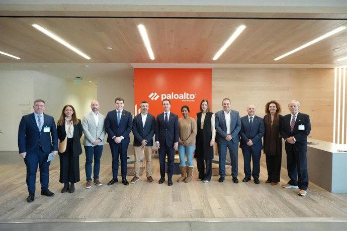 Representantes del Consell de Mallorca en la sede de Palo Alto Networks para firmar el convenio de colaboración.