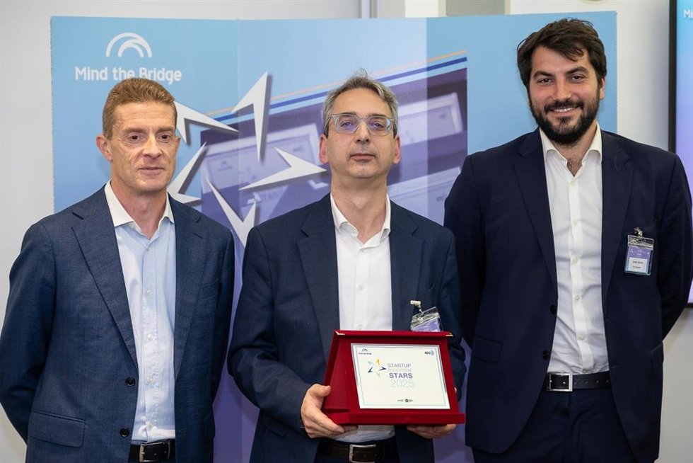 Momento de la entrega del premio.