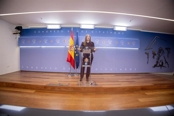 La portavoz del PP en el Congreso, Ester Muñoz, durante una rueda de prensa en el Congreso 