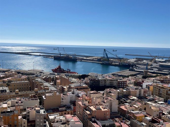 Archivo - Vista panorámica de Almería.