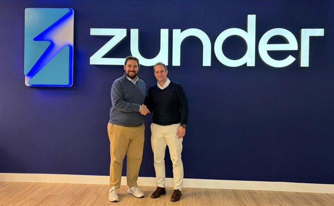 Daniel Pérez, CEO de Zunder con Ángel García, director de AUVE
