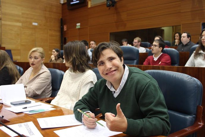 Personas con discapacidad intelectual alzan la voz como diputados por un día de la Asamblea de Madrid y reclaman avances para 2035