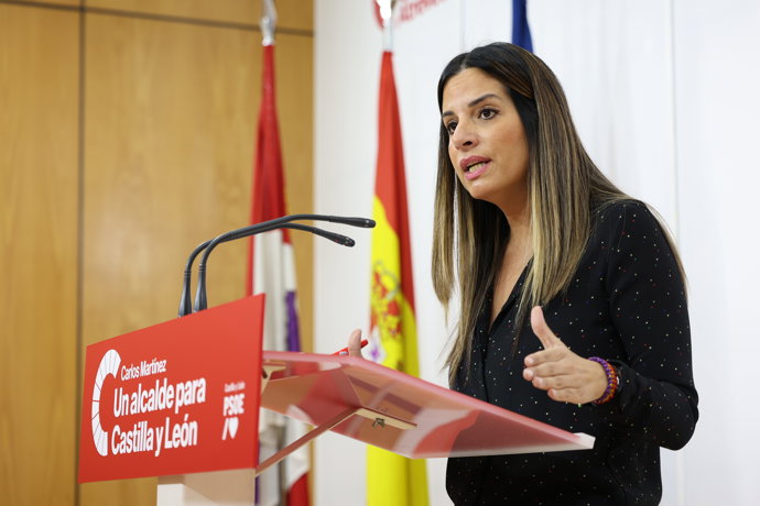 La vicesecretaria del PSOE de Castilla y León, Nuria Rubio, en una rueda de prensa en la sede autonómica del partido.