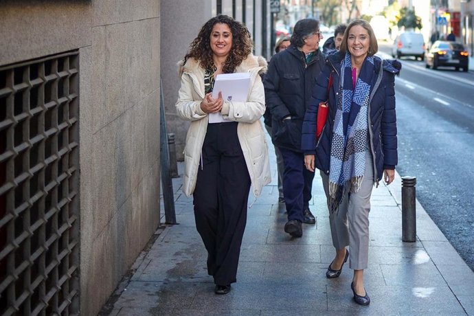 La portavoz socialista de Hacienda, Enma López, y la portavoz del PSOE en el Ayuntamiento de Madrid, Reyes Maroto