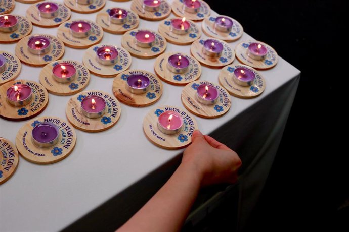 Archivo - Imagen de archivo de un acto de conmemoración en recuerdo de las víctimas del vuelo MH370.
