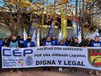 Sindicato policial se concentra frente a Delegación del Gobierno para alertar de inseguridad y exigir mejoras laborales