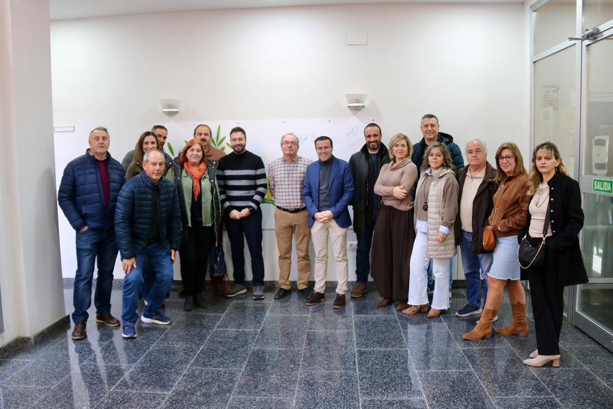 Gallardo se compromete a crear líneas de apoyo para la primera instalación agraria de 600 jóvenes y mujeres