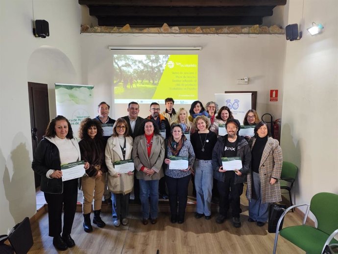 Un total de nueve empresas turísticas de la Sierra de Aracena y Picos de Aroche (Huelva) han recibido su acreditación como integrantes del club de producto Ecoturismo en España y de su marca 'Soy Ecoturista'.