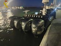 Ocho detenidos al interceptar una embarcación con provisiones para narcolanchas en desembocadura del río Guadalquivir