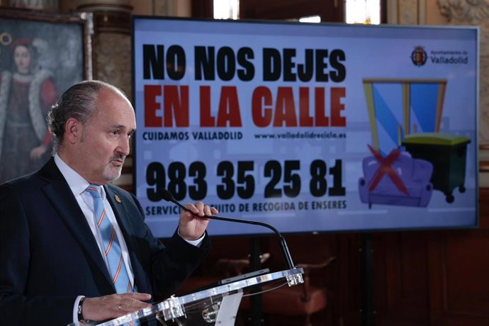 El concejal de Salud Pública y Seguridad Ciudadana, Alberto Cuadrado, durante la presentación de la campaña 'No nos dejes en la calle'.