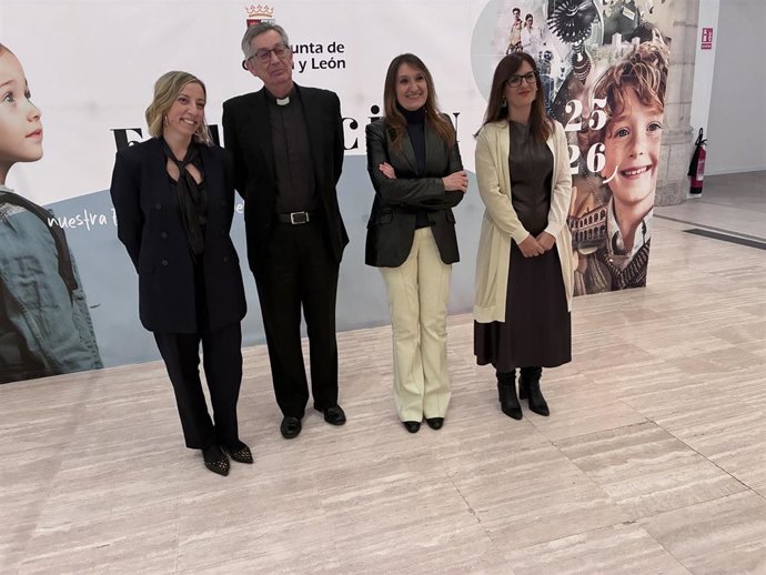 La directora de Universidades e Investigación, Blanca Ares (i), Santiago García-Jalón, Rocío Lucas y Vanesa Valero.