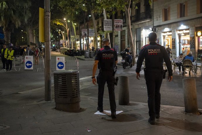 Archivo - Els Mossos d'Esquadra en un patrullaje 