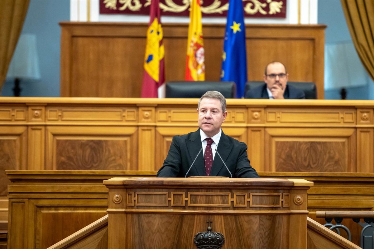 Page celebra la Constitución como  el mayor éxito colectivo  de España que C-LM conmemora reformando su Estatuto