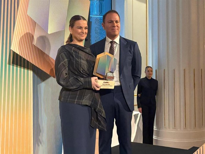 La presidenta del Govern, Marga Prohens, recibe el premio Turismo Sostenible de Cambio 16.