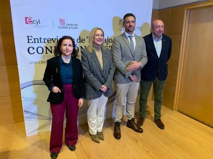 Blanco (segundo dcha) en la jornada 'Conexión Hostelería: Entrevistas Express' en Soria.