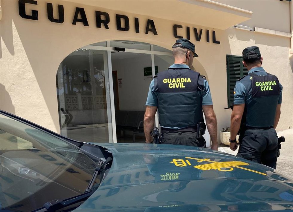 Guardias civiles en Ibiza