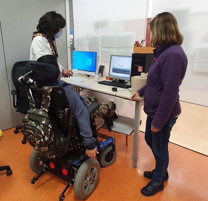 Archivo - Inserción laboral de una persona con discapacidad