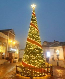 Árbol De Navidad En Aldeamayor.