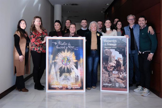 La concejala delegada del Área, Teresa Porras, junto a una representación de los artistas y colectivos participantes, ha dado a conocer el conjunto de propuestas de esta Navidad que incluye cerca de un centenar de actividades hasta el próximo 6 de enero.