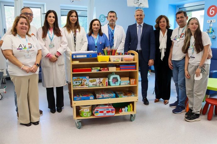 El Materno Infantil de Málaga incorpora voluntariado para acompañar a los menores en Urgencias