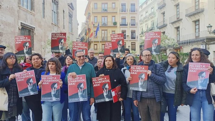 Imagen de la presentación de la manifestación por el derecho a la vivienda que se celebrará en València el 20 de diciembre.