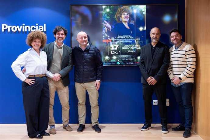 El diputado de Centros Asistenciales, Tercer Sector y Cooperación Internacional, Francisco José Martín, junto a Emilio Alba, director científico de Fundación CITAC,  la propia Encarni Navarro a representantes de las empresas patrocinadoras.