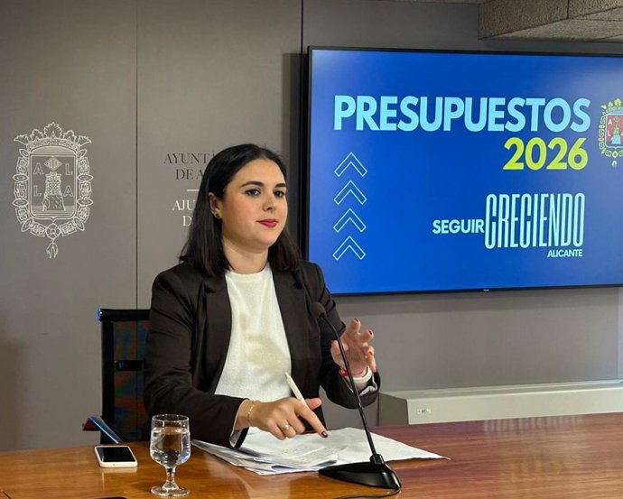 La concejala de Hacienda, Nayma Beldjilali, durante la presentación del proyecto de presupuestos municipales para 2026