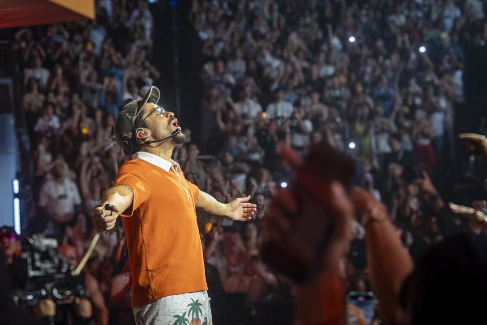Archivo - September 20, 2025: Choliseo - 20 de Septiembre de 2025..MCD  - Bad Bunny puso punto final a su residencia No Me Quiero Ir De Aqu con el ltimo concierto especial titulado Una ms, el cual concluyo oficial
