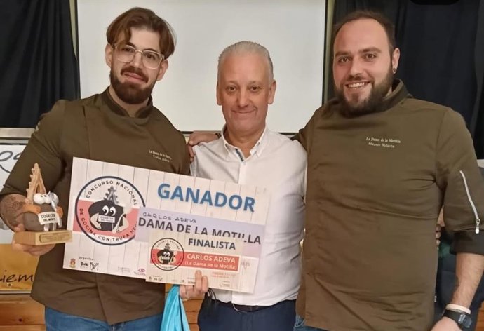 Carlos Adeva se proclama ganador con su propuesta 'Pato, trufa, queso y brioche' en el III Concurso Nacional de Cocina con Trufa de Cogeces del Monte (Valladolid)