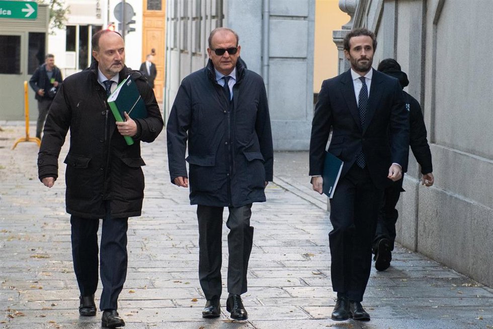 El exdirectivo de Acciona, Justo Vicente Pelegrini a su llegada al Tribunal Supremo, a 3 de diciembre de 2025, en Madrid (España)